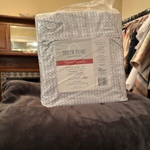 Twin Sheet + Sherpa blanket